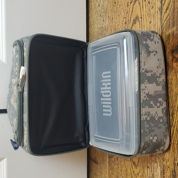 Wildkin kids camo print school lunchbox - Picture 5 of 5